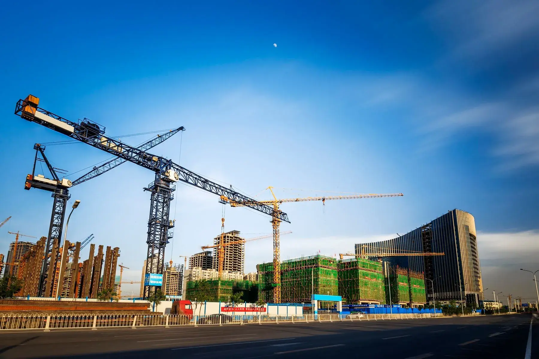 The Difference between Builders and Contractors